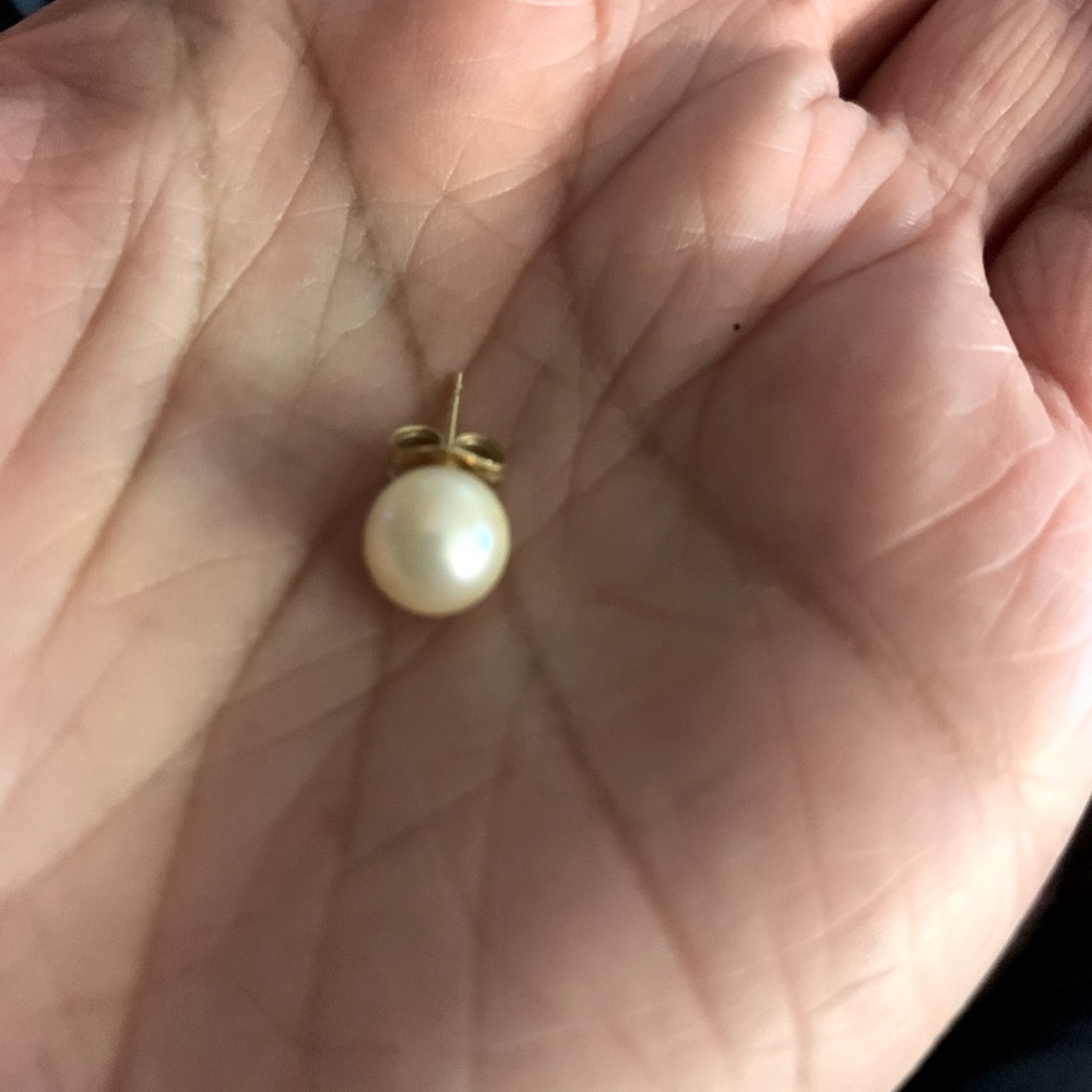 Vintage single genuine Pearl in 14K